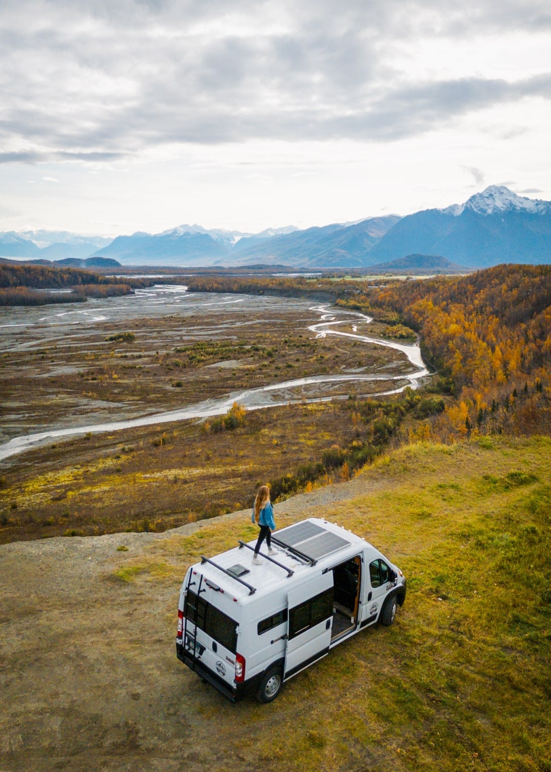 A scenic highway in Alaska perfect for a motorhome road trip