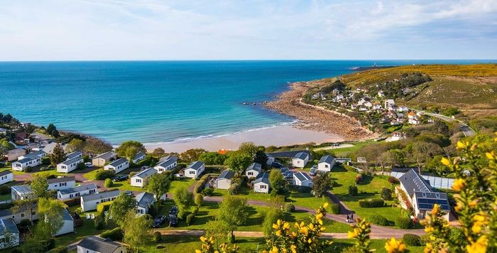 Cherbourg - Maupertus Airport — Cherbourg - Maupertus Airport campground nature