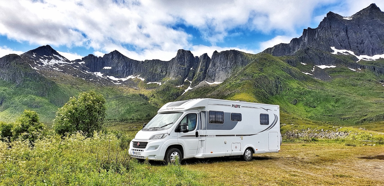 Capelsebrug - train station — Capelsebrug - train station road trip RV motorhome