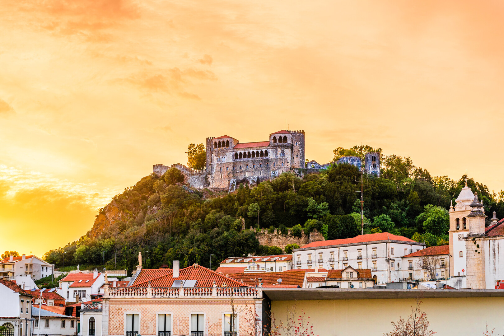 Leiria — malowniczy krajobraz podróży po Leirii