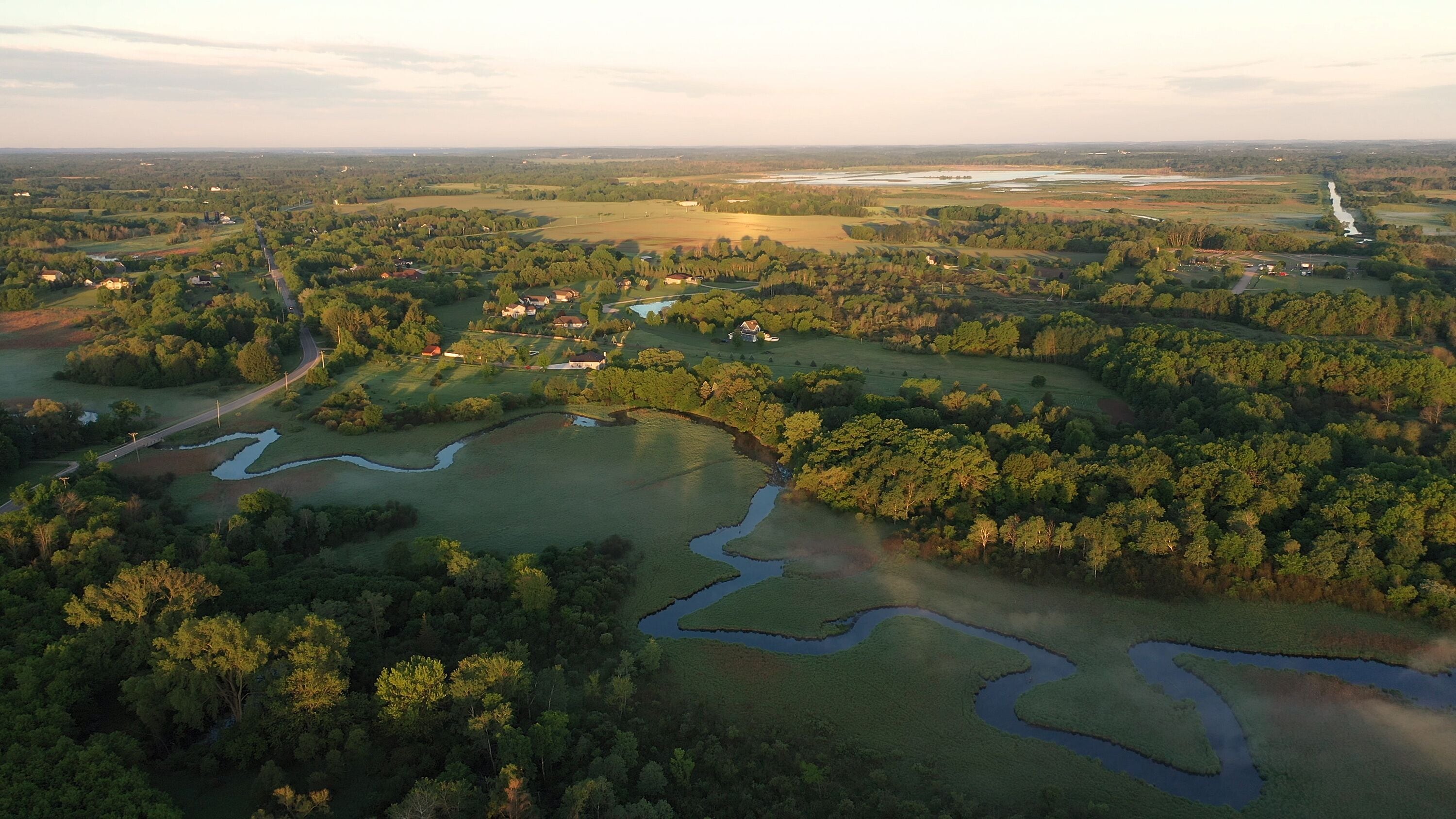 Forest City — malowniczy krajobraz podróżniczy w Forest City