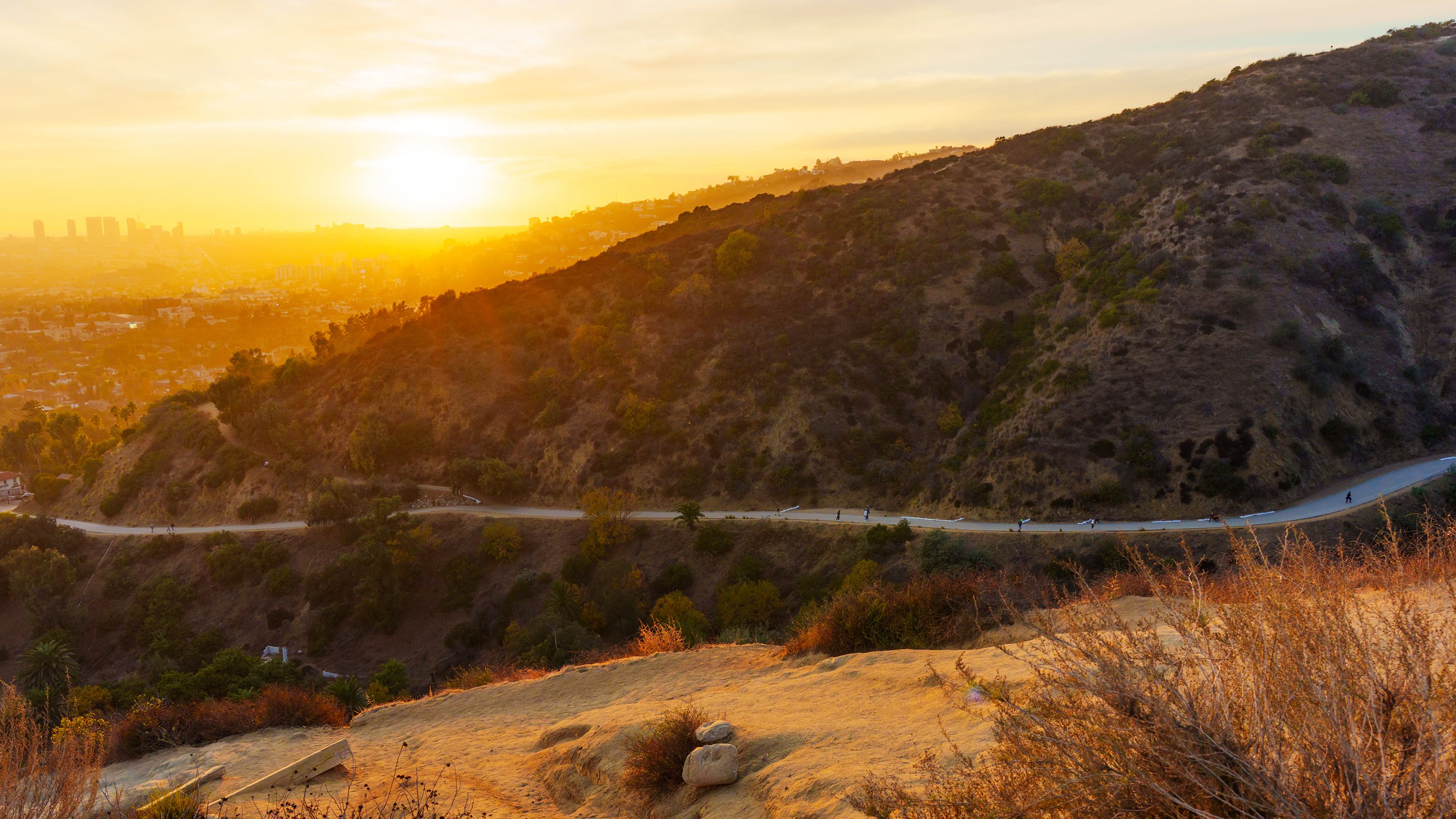 Hiking trail with a view over Los Angeles city