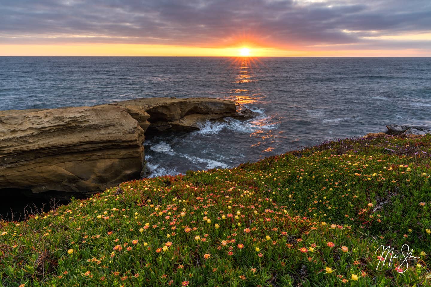 A beautiful sunset over the cliffs in San Diego, perfect for an RV trip