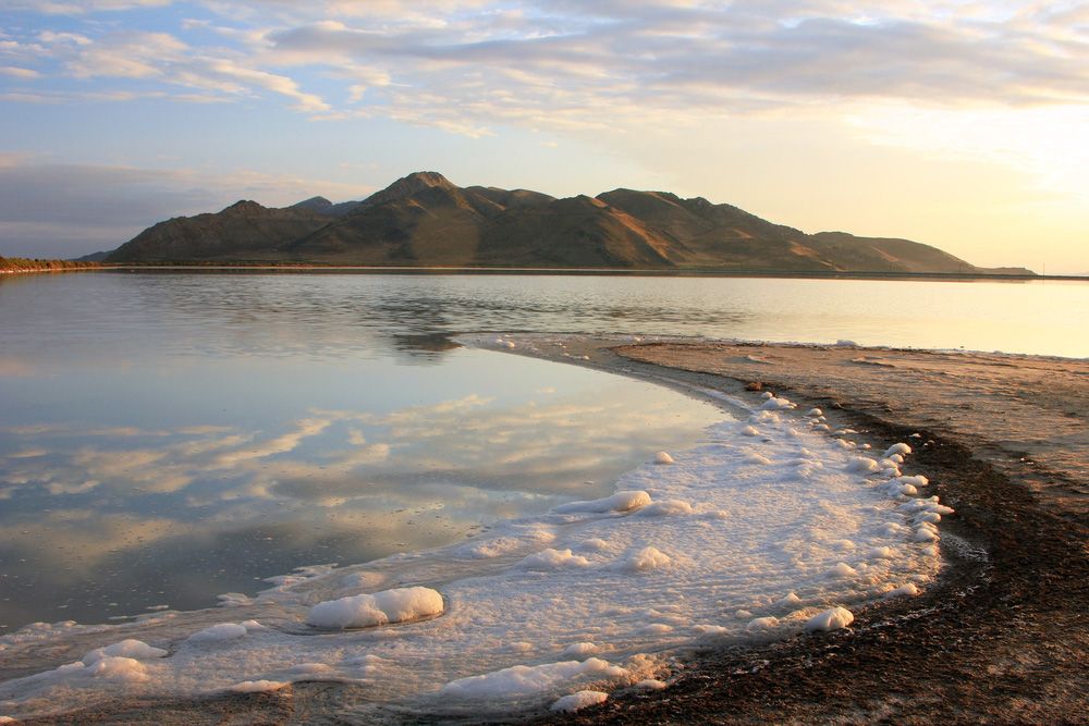 View of the Great Salt Lake from Stansbury Island, a perfect RV destination from Salt Lake City